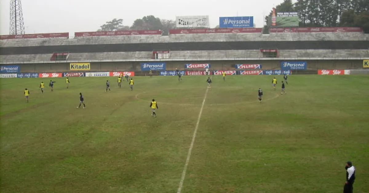 Das Stadion Defensores del Chaco vor dem Fußballspiel zwischen Olimpia und Nacional Asunción